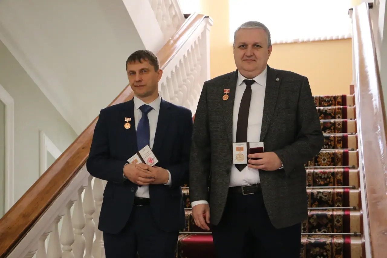 Награждение директора Многопрофильного колледжа БГИТУ